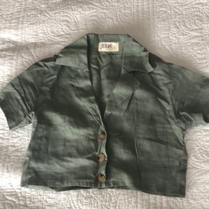 UO SAGE GREEN COLLARED CROP ✨🌸 EUC